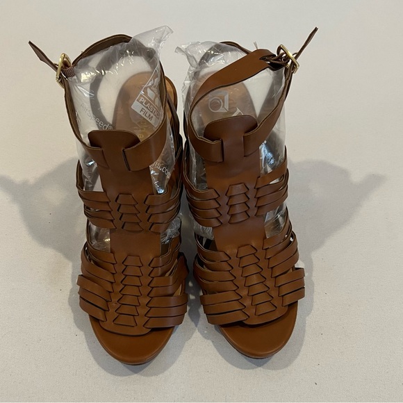 Madden Girl Reine Heels, Tan, Size 9 - Picture 2 of 6